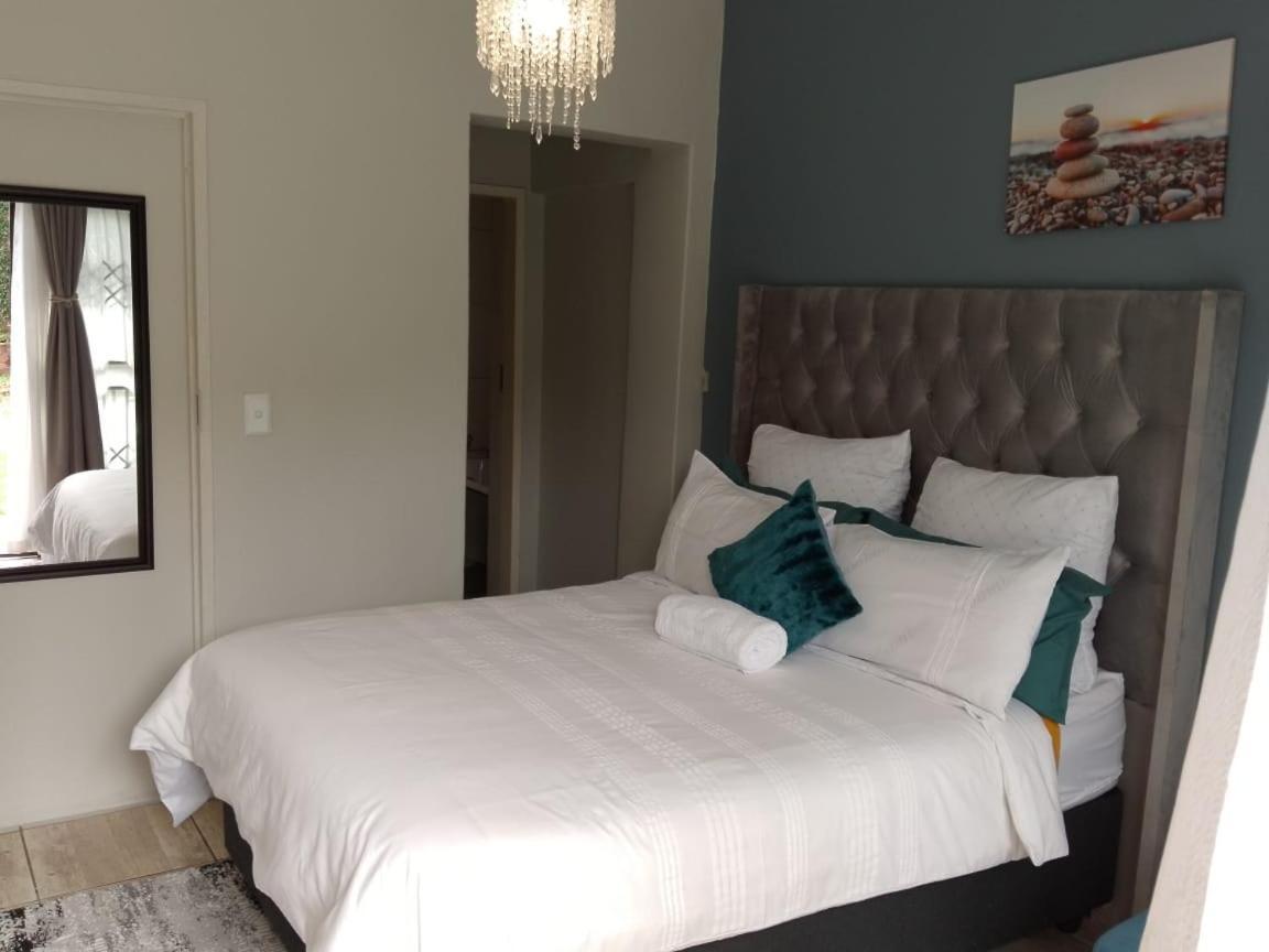 South Serene Guest House Midrand Exteriör bild