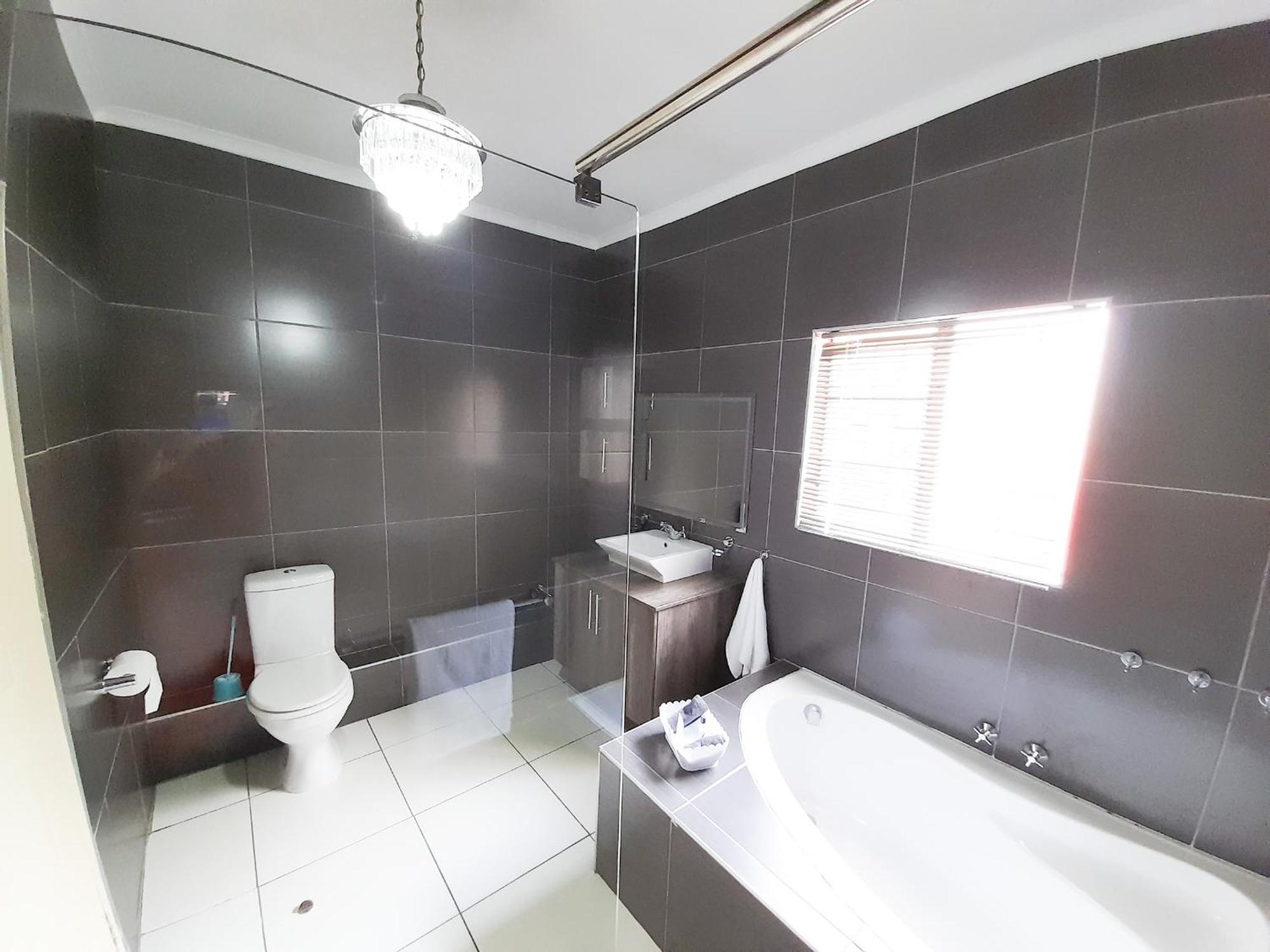 South Serene Guest House Midrand Exteriör bild