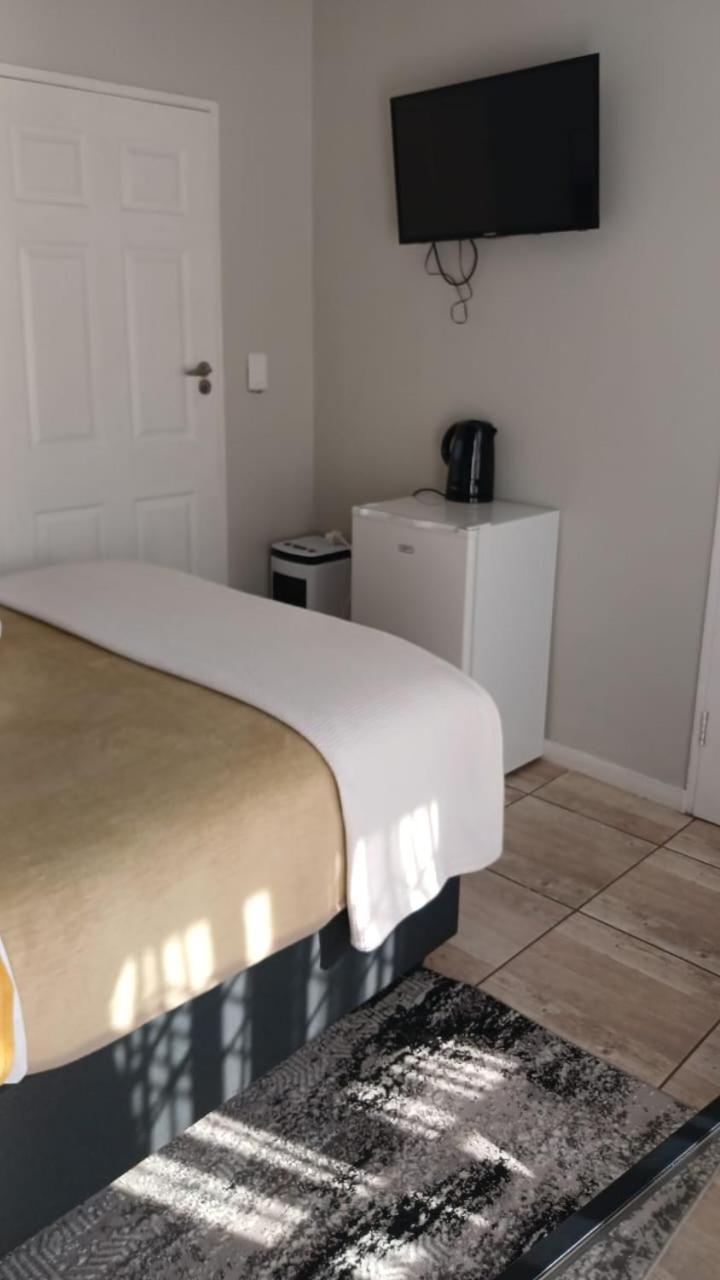 South Serene Guest House Midrand Exteriör bild